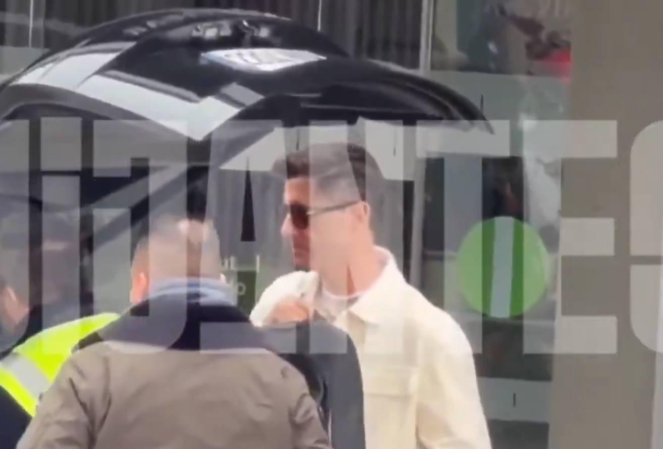 开云服务开云体育下载-西媒：莱万已返回巴塞罗那，他已经收到了俱乐部的续约报价